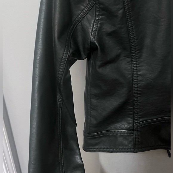 abercrombie kids faux leather jacket (11/12) - Picture 3 of 4
